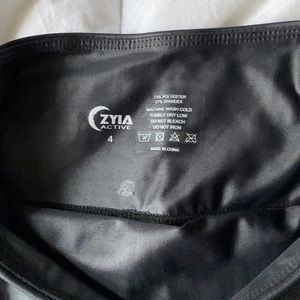 Zyia black metallic leggings